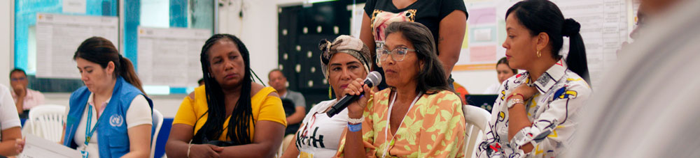 Mujeres de comunidades PDET participando en actualización de PATR