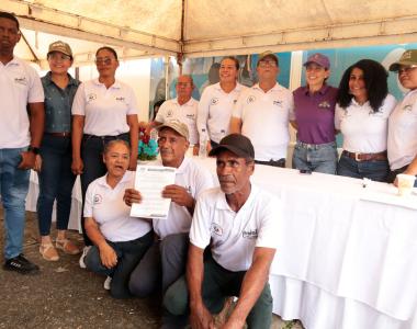 Equipo PDET y ART en la entrega de ambulancias