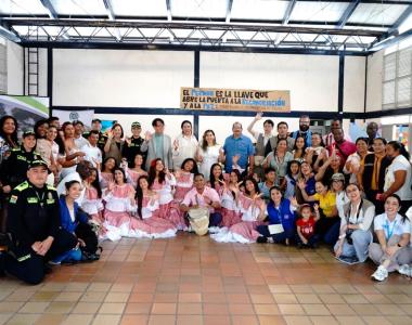 Comunidades en la inauguración de la caseta comunitaria de la vereda Tuluní en Chaparral
