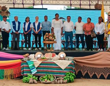 Representantes gubernamentales en la presentación del proyecto de construcción de la Institución Educativa Técnico Agropecuaria de Chinulito