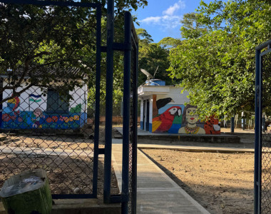 Entrada a la Escuela La Holanda