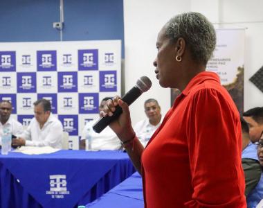 Mujer afro en el lanzamiento de la Mesa Subregional de Obras por Impuestos en Pacífico y Frontera Nariñense.