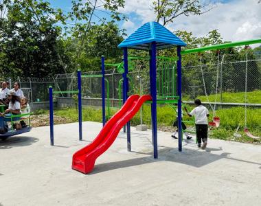 Rodadero infantil en el Centro Educativo San Onofre