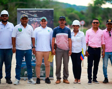 Comunidad y funcionarios de la ART de Montes de María en entrega de obras