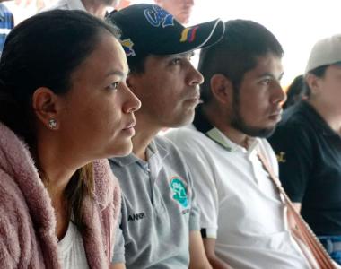 Comunidad en la socialización del avance de la obra.