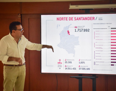Hombre exponiendo datos importantes de Norte de Santander
