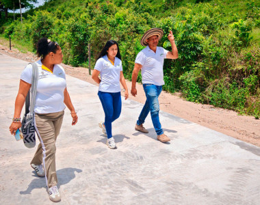 Avanza mejoramiento vial en vereda San Benito de Santa Rosa del Sur