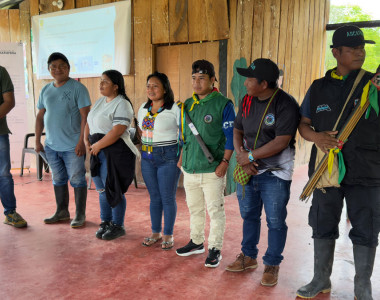 Comunidad del Pueblo Uwa en socialización del proyecto avícola