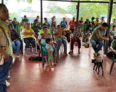 Comunidad del Pueblo Uwa en socialización del proyecto avícola