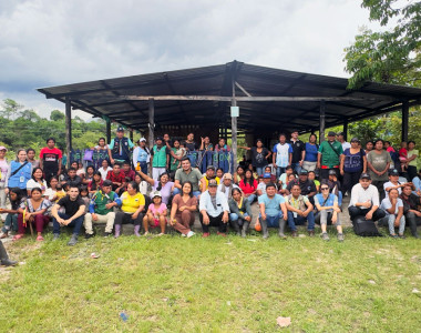 Comunidad del Pueblo Uwa en socialización del proyecto avícola