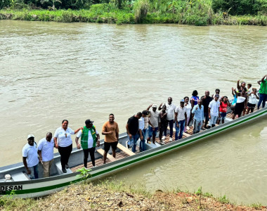 Comunidad de Sipí en embarcación
