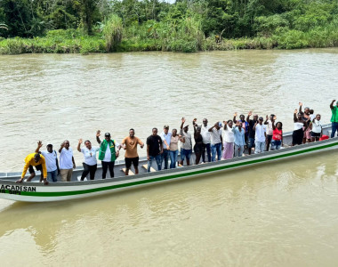 Comunidad de Sipí en embarcación