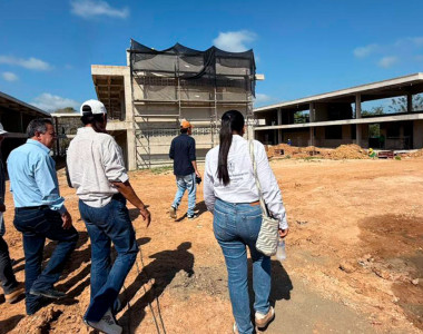 Visita a la obra del colegio en Chinulito