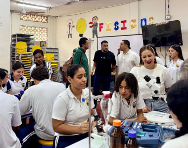 La ART fortalece la articulación regional en la entrega de laboratorios de física y química para instituciones educativas de Antioquia
