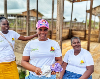 Mujeres afro en entrega de proyecto avícola
