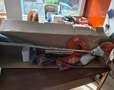 Guadaña entregada a agricultores