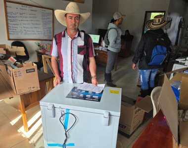 Agricultores de Anorí con equipos y herramientas entregados