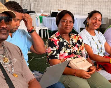 Hombres y mujeres afro en socialización del proyecto