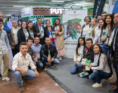 Funcionarios de la ART en la feria ANATO