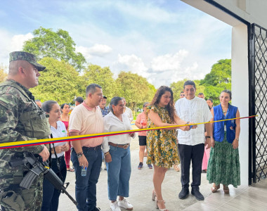 Comunidades y funcionarios ART en entrega de caseta comunal