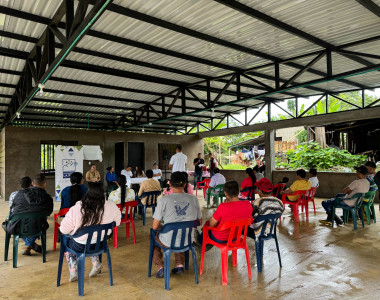 Comunidades y funcionarios ART en entrega de caseta comunal