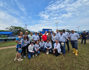 Representantes del gobierno nacional y de Arauca en la entrega del proyecto