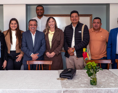 Director de la ART junto a congresistas de las curules de paz