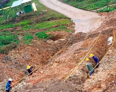 Construcción de placa huella en Anorí, Antioquia