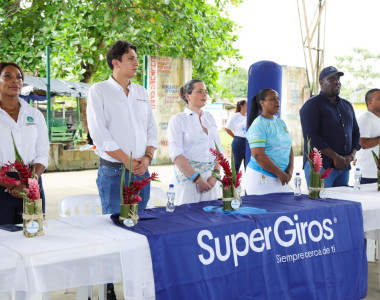Entrega de dotación deportiva en colegio de Acandí