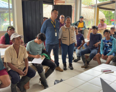 Comunidad indígena en presentación del proyecto