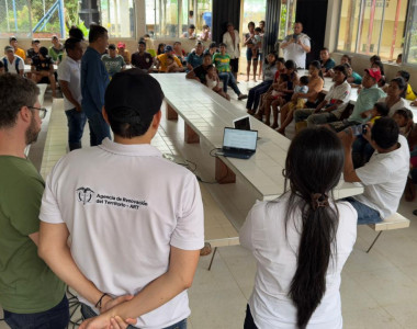 Comunidad indígena en presentación del proyecto