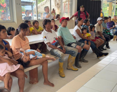 Comunidad indígena en presentación del proyecto
