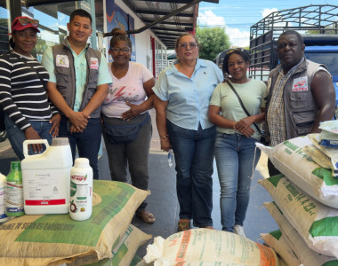 Cacaocultores afro en entrega de insumos agrícolas