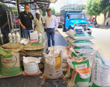 Cacaocultores afro en entrega de insumos agrícolas