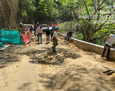 Obreros adelantando la obra