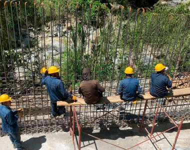 Obreros adelantando la obra
