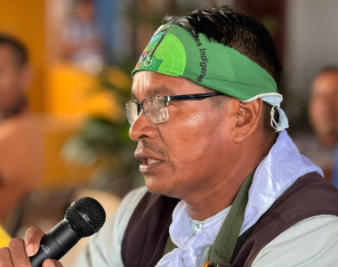 Hombre indígena participando en el MEC