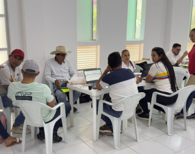Apicultores participando en caracterización