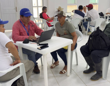 Apicultores participando en caracterización
