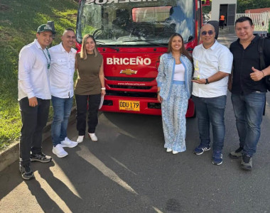 Entrega de carros de bomberos