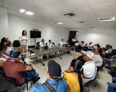 Funcionarios de la ART y trabajadores de sedes educativas de municipios de Montes de María
