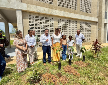 Director de la ART inaugurando el nuevo colegio