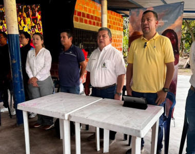 Comunidades en la presentación del proyecto de intervención de la vía
