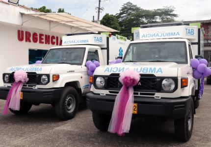 Entrega de dos ambulancias en Chigorodó