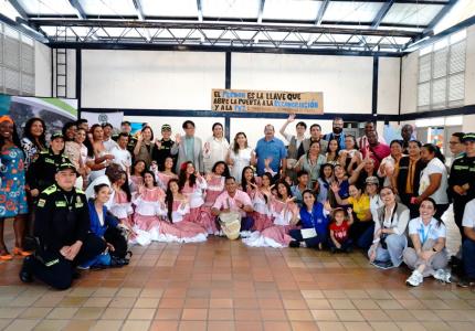Comunidades en la inauguración de la caseta comunitaria de la vereda Tuluní en Chaparral