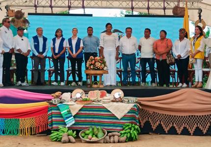 Representantes gubernamentales en la presentación del proyecto de construcción de la Institución Educativa Técnico Agropecuaria de Chinulito