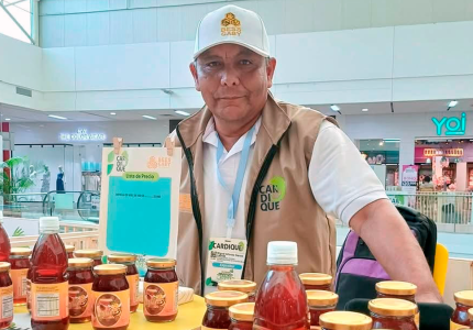 Montes de María, tierra de esperanza: Miguel García endulza el territorio con miel artesanal