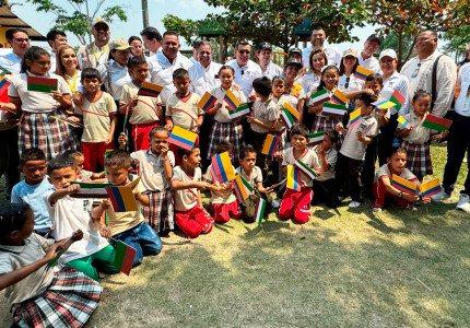 El Gobierno del Cambio y la empresa Sierra Col Energy entregan obras y mobiliario a 27 escuelas rurales en Arauquita