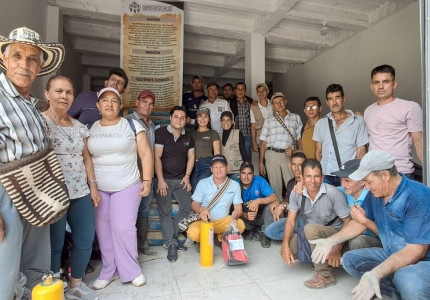 Comunidades de Hacarí recibiendo insumos agrícolas