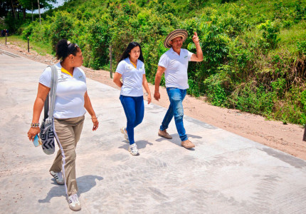 Avanza mejoramiento vial en vereda San Benito de Santa Rosa del Sur